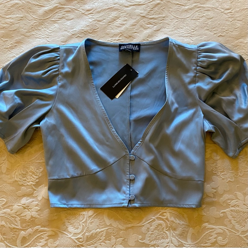 Adorable! NWT baby blue satin crop puff sleeve top sz S